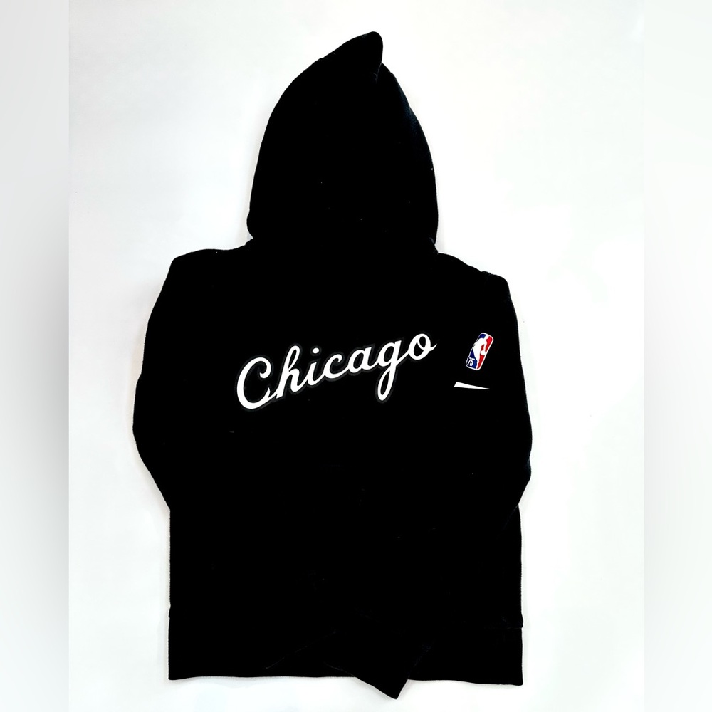 Kids Nike Chicago Bulls Black Hoodie with NBA Logo size small